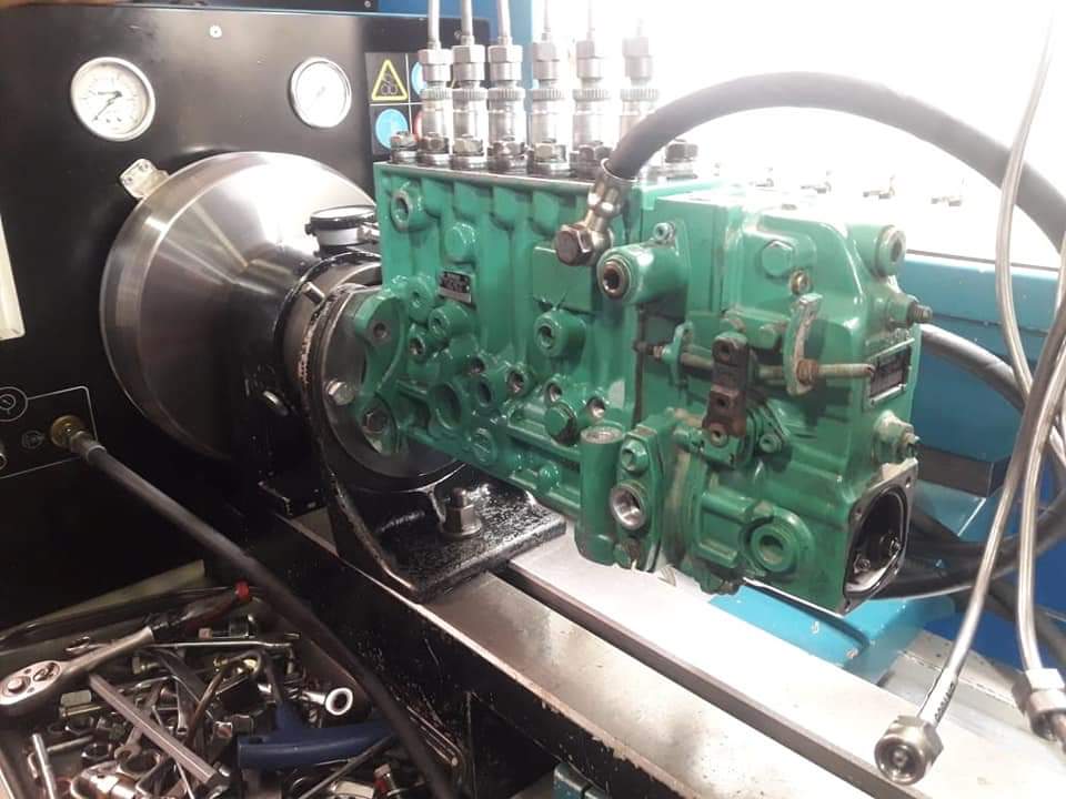 Inline diesel injection pump mounted on a calibration bench
