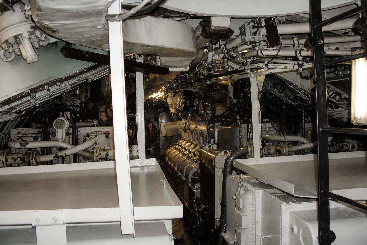 Dense pipework and auxiliary machinery installed in a compact vessel machinery space
