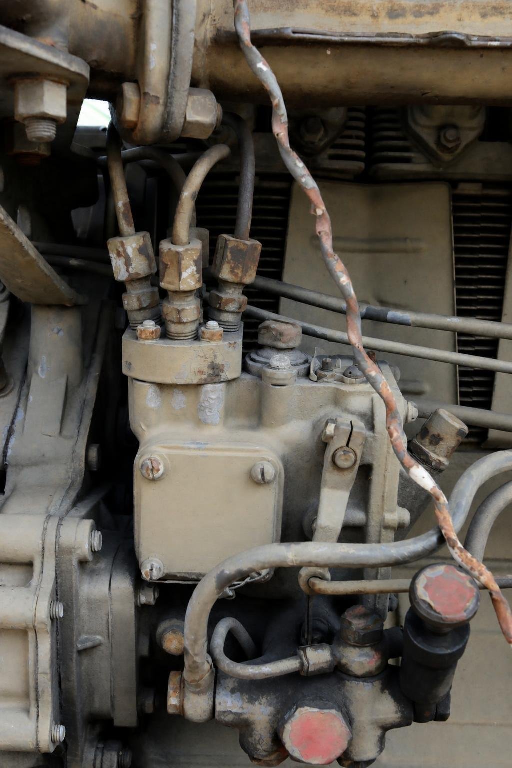 Installed mechanical diesel injection pump with high-pressure delivery lines and control linkage